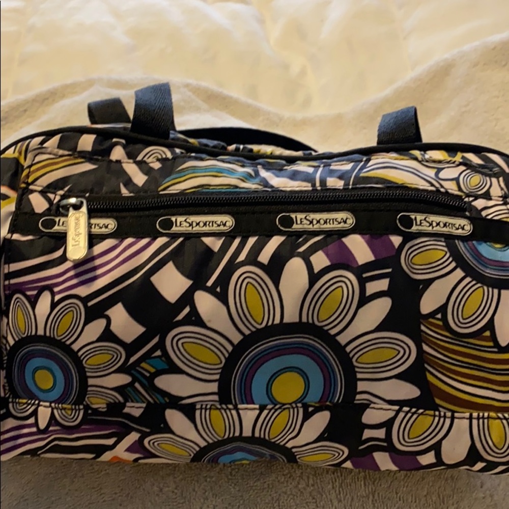 LeSportsac